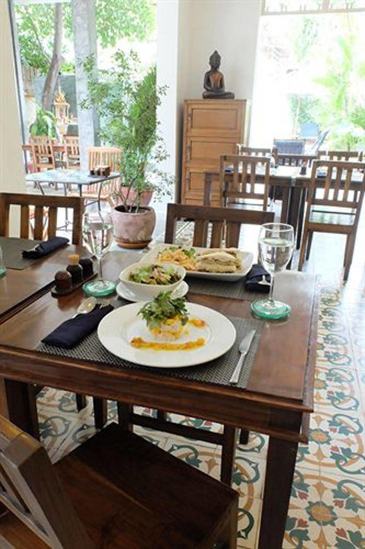 The Sangkum Hotel Phnom Penh Exterior photo